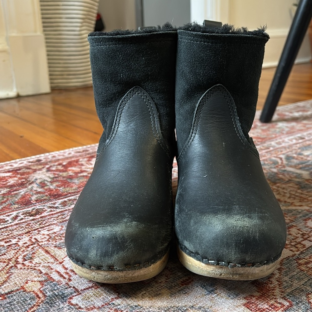 Size 40 No 6 Pull On Shearling Clog Boot In Mid H… - image 3